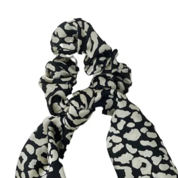 NWT Marta Scrunchie Bow Black Cheetah Print Hair Tie - Picture 2 of 5
